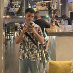 دانشجو و مغازه دار